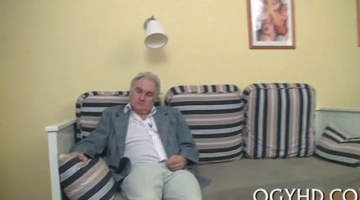 Старик оттрахал свою внучку перед парнем в жестком порно