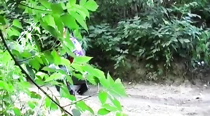 Жгучий секс на капоте: молодой кобель оттрахал русскую шлюху